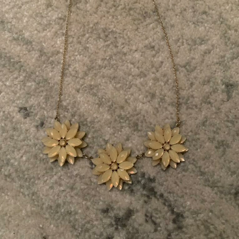 Flower necklace